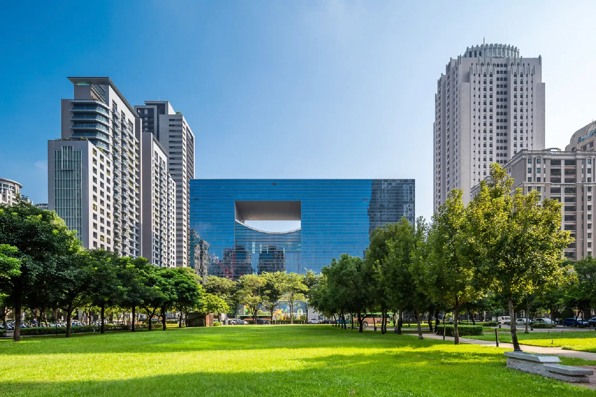 府會首席 市政角地，富擁世界領袖魅力
